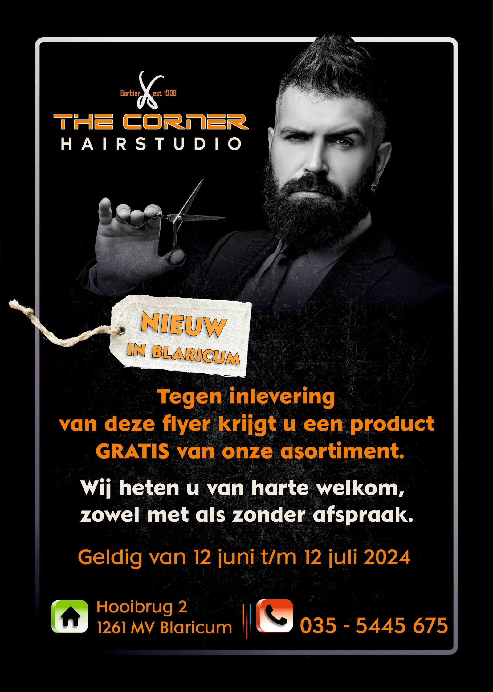 Zwart-oranje flyer voor The Corner Hairstudio met een barbier die een schaar vasthoudt en een openingsaanbieding.